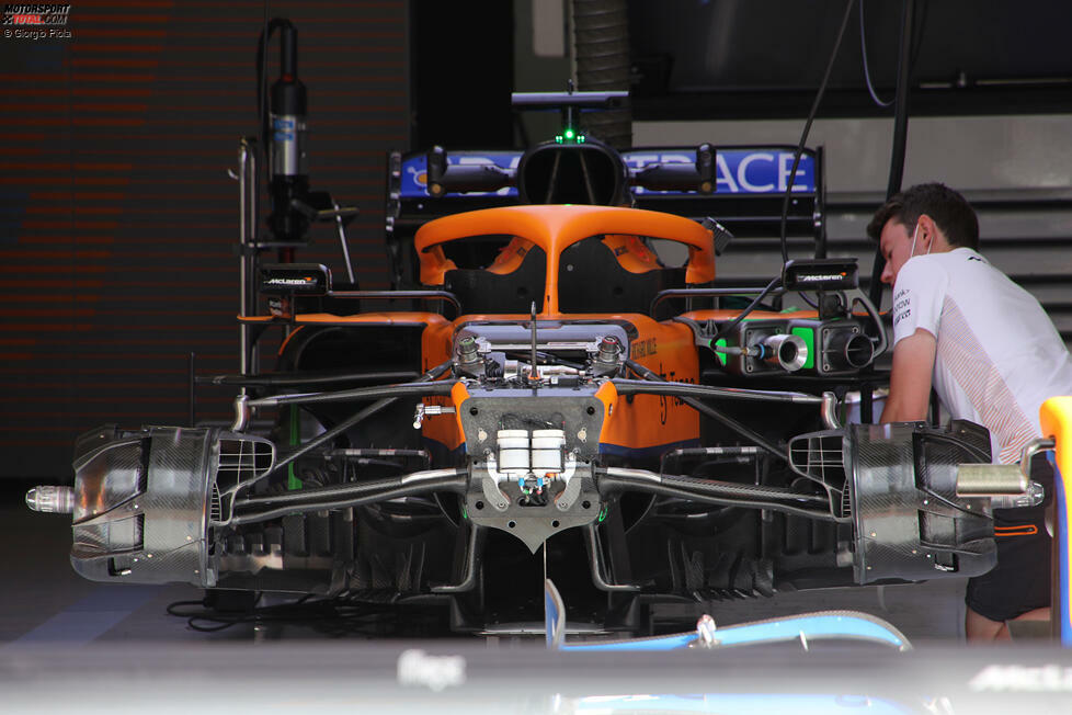 McLaren MCL35M: Vorderrad-Aufhängung