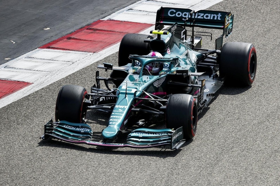 Erste Fotos von den neuen Formel-1-Autos für die Saison 2021 bei ihrem ersten Einsatz auf der Rennstrecke bei den offiziellen Testfahrten in Bahrain
