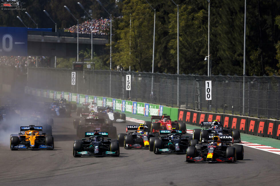 Mexiko: Auf dem Papier eine Red-Bull-Strecke, doch überraschend sichert sich Mercedes die Startplätze 1 und 2. Hilft aber nichts, denn im Rennen katapultiert sich Verstappen gleich beim Start an Hamilton und Bottas vorbei! Er gibt die Führung nicht mehr ab und baut auch seine WM-Führung weiter aus: 312,5:293,5 Punkte.