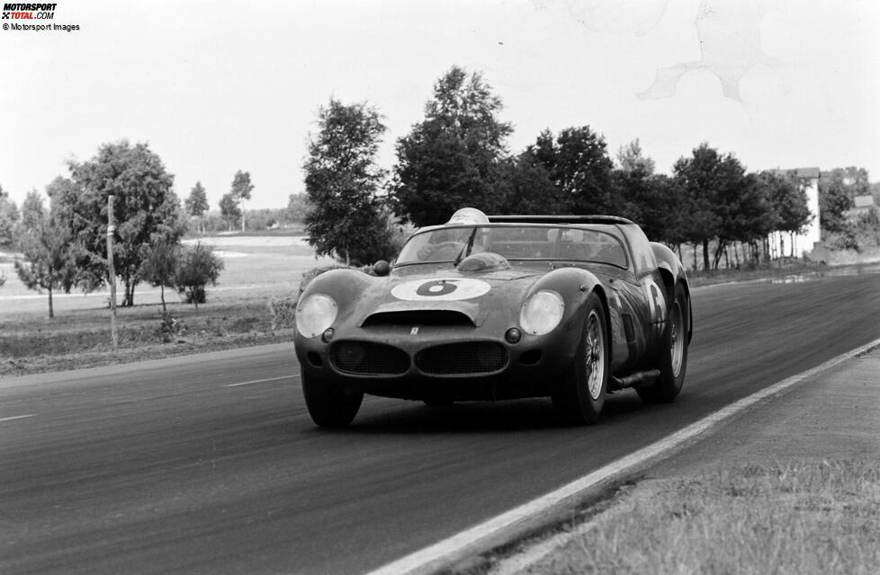 1958 beginnt die große Ära der Roten mit dem 250 Testa Rossa. Eine Regeländerung, die die Motorengröße endgültig auf 3 Liter beschränkt, spielt Ferrari in die Hände. Bis 1961 holt Ferrari drei Le-Mans-Siege aus vier Rennen. 1962 werden größere Motoren zugelassen - der TR gewinnt als 330 TRI/LM auch mit 4-Liter-V12 (Bild).