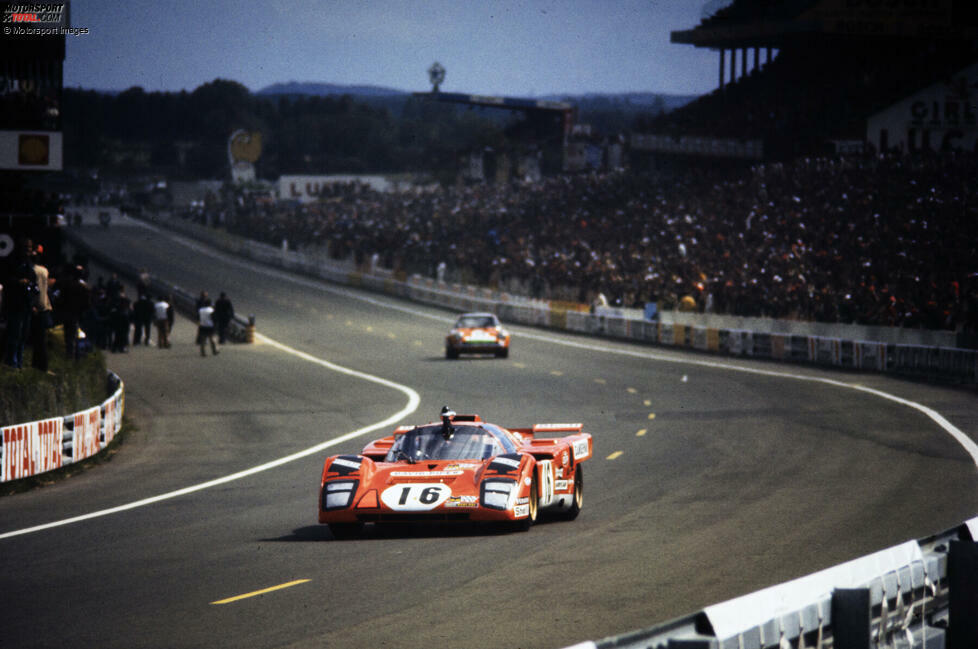 Ferrari kopiert 1970 einen Trick von Porsche, baut 25 512 S mit 5-Liter-V12 und kann dadurch in der Gruppe 5 antreten. Um das zu finanzieren, verkauft Enzo Ferrari seine Marke an Fiat. Doch die FIA macht sofort klar, dass dieses Loch im Reglement für 1972 geschlossen werden würde. Ein privater 512 S holt 1971 Platz drei.