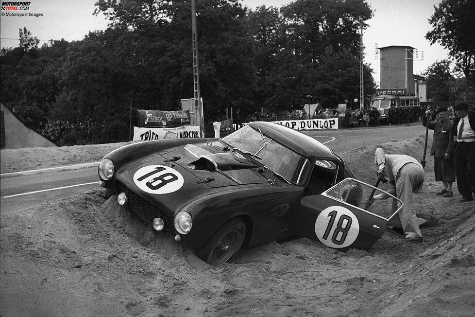 Eine Wende bringt der 375 MM, der ab 1953 produziert wird. Mit einem gewaltigen 4,5-Liter-Lampredi-V12 augestattet, macht 1953 erneut ein Kupplungsschaden realistische Siegchancen zunichte. Ein Jahr später gelingt mit dem 375 Plus die Revanche gegen Jaguar: Jose Froilan Gonzalez und Maurice Trintignant sorgen für den zweiten Ferrari-Sieg.
