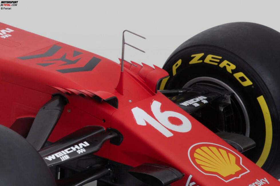 Auf Höhe der Vorderräder sprießen einige kleine Winglets aus der Frontpartie des Fahrzeugs. Bei Ferrari sind das gleich vier Stück pro Seite und damit mehr als bei jedem anderen Auto im 2021er-Feld.