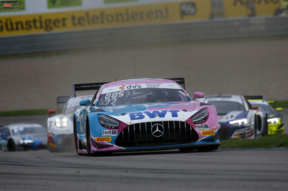 Gleich drei Fahrerteams fuhren in den 14 Rennen sechs Mal auf das Podium: Neben den Champions Feller und Mies waren dies die Vizemeister Mathieu Jaminet und Michael Ammermüller sowie die Tabellendritten Maro Engel und Luca Stolz. Insgesamt schafften 29 Fahrer von zwölf Teams 2021 den Sprung auf das Podium.