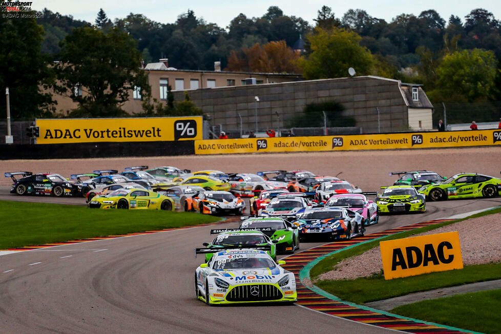 Auch in dieser Saison beeindruckte das ADAC GT Masters wieder mit einer sehr hohen Leistungsdichte: Im Schnitt lagen in den 14 Qualifyingsessions 19 Fahrzeuge innerhalb einer Sekunde.