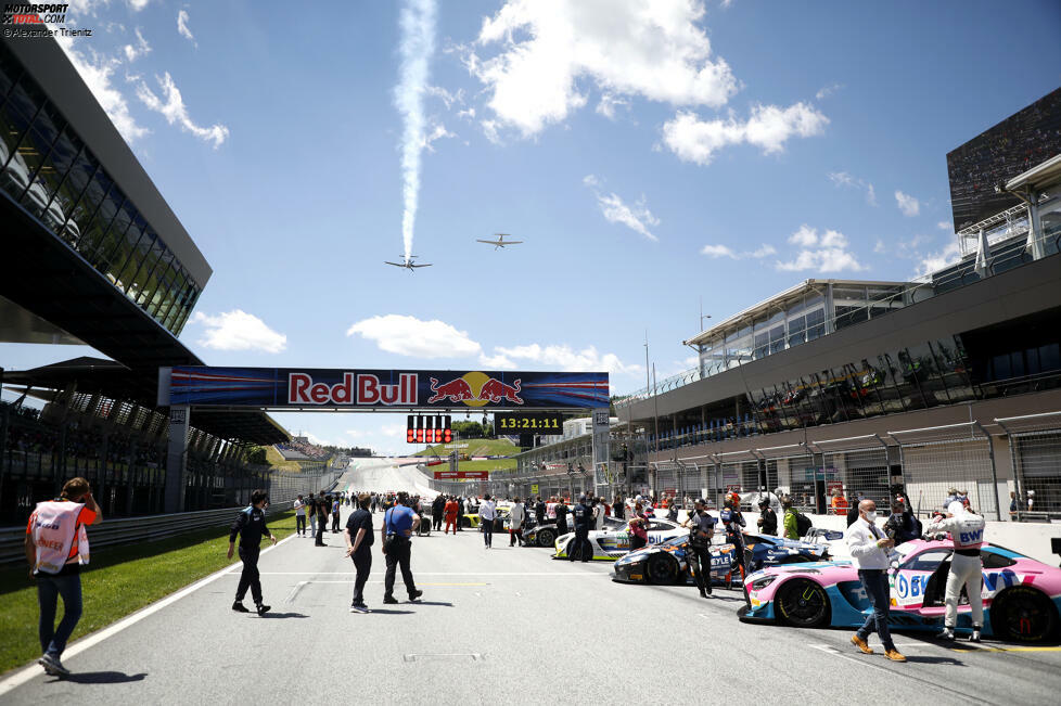 Feste Startzeiten: Die Fans dürfen sich 2022 wieder auf eine feste Startzeit in der Deutschen GT-Meisterschaft freuen. Alle 14 Rennen der kommenden Saison beginnen um 13 Uhr, Nitro überträgt alle Rennen live und in voller Länge ab 12.30 Uhr.