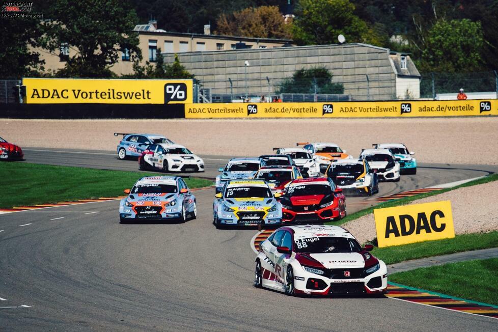 Spannendes Rahmenprogramm: Sechsmal werden die ADAC GT4 Germany, die ADAC TCR Germany und der Porsche-Carrera-Cup als Partnerserien antreten. Die Youngster der ADAC Formel 4 werden dreimal beim ADAC GT Masters zu Gast sein. Die Tourenwagen Legenden oder die GT2 European Series stoßen bei ausgewählten Wochenenden dazu.