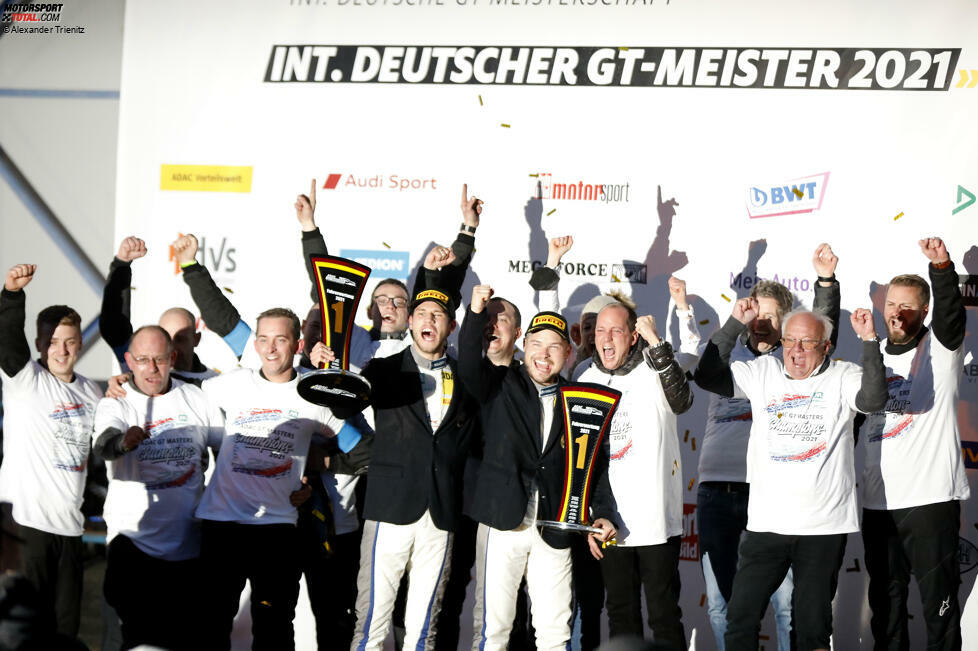 Das Saison 2021 des ADAC GT Masters ist Geschichte - und das Land-Team darf sich gleich über drei Titelgewinne freuen! 'Motorsport-Total.com' blickt in dieser Fotostrecke zurück auf die erfolgreichsten Fahrer und Teams des Jahres.