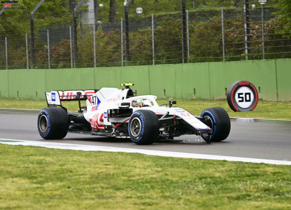 Mick Schumacher (4): Auch hier hätte man nach seinem Crash die 5 geben können. Doch letztendlich war es bei schwierigen Bedingungen nur ein Fehler. Davon abgesehen war das für einen Rookie, der zum ersten Mal im Regen gefahren ist, in Ordnung. Vor allem die deutlich bessere Pace als Masepin rettet ihn zudem vor der 5.