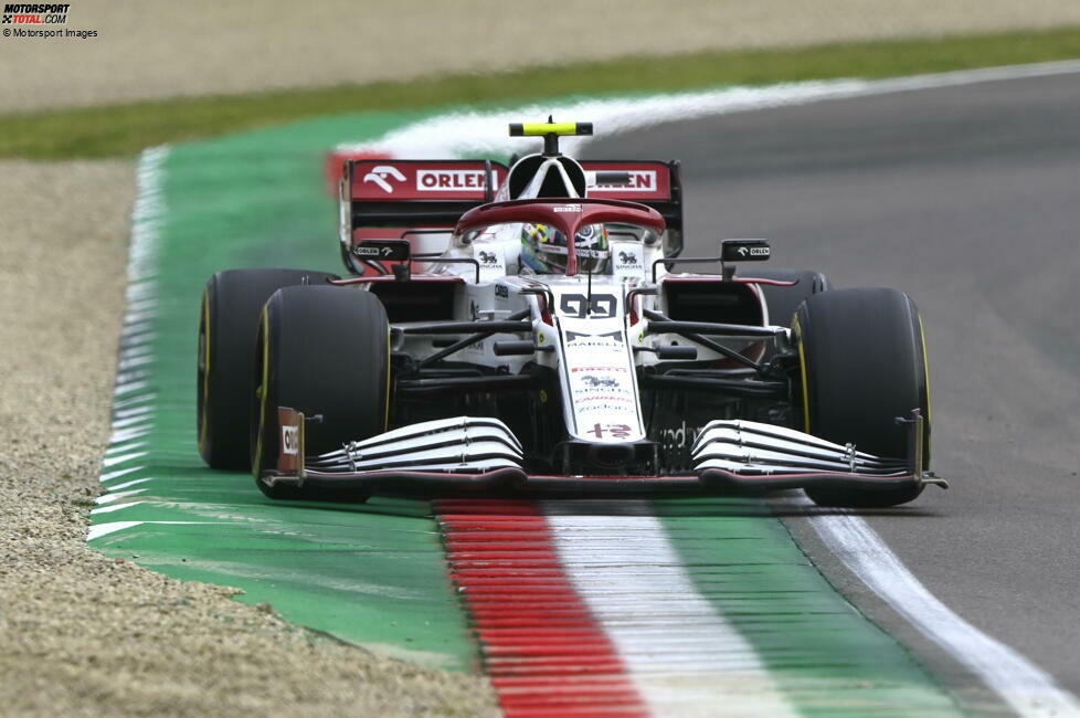 Antonio Giovinazzi (3): Auch der Italiener hätte die ersten Punkte für Alfa Romeo holen können, wenn es an seinem Auto nach dem Neustart kein Problem gegeben hätte, als er in den Top 10 lag. War zwar etwas langsamer als der Teamkollege, dafür aber recht fehlerfrei. Für das Technikpech kann er nichts, deshalb gibt's eine ordentliche 3.