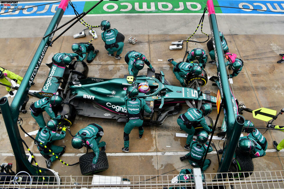 Sebastian Vettel (4): Der Deutsche machte keinen größeren Fehler, das Rennen hat ihm das Team bereits vor dem Start ruiniert. Erst musste er aus der Box starten, dann gab's auch noch eine Strafe. Seine Leistung war in Ordnung, für die 3 insgesamt aber etwas zu wenig, weil das Qualifying mit P13 dazu zu schwach war.