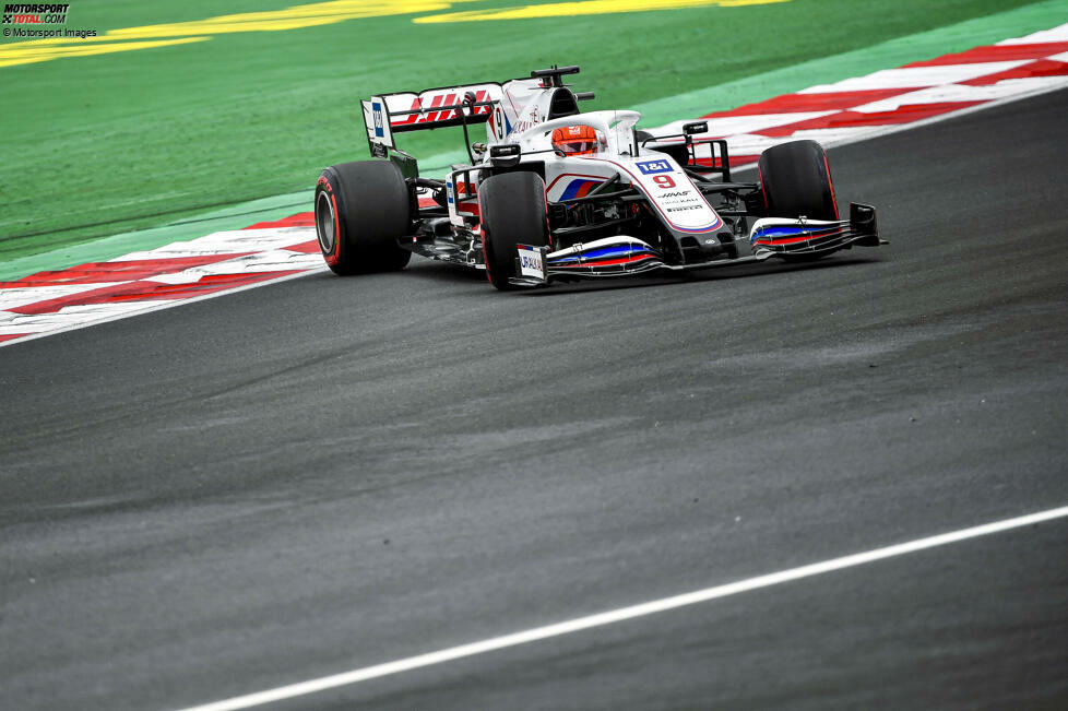 Nikita Masepin (5): Sah am ganzen Wochenende kein Land gegen den Teamkollegen. Im Qualifying wieder fast drei Sekunden langsamer, im Rennen dann fast 25 Sekunden, obwohl Schumacher gleich in der ersten Runde von Alonso abgeschossen wurde. Zu allem Überfluss auch noch Hamilton beim Überrunden fast abgeräumt.