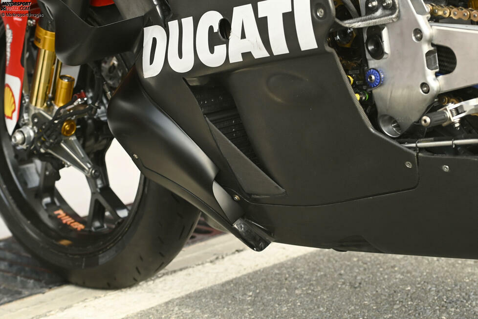 ... leiten sie nach hinten Richtung Boden ab. Ducati widmet sich beim Bereich der Aerodynamik nun der Schräglage und eröffnet damit ein komplett neues Forschungsfeld.