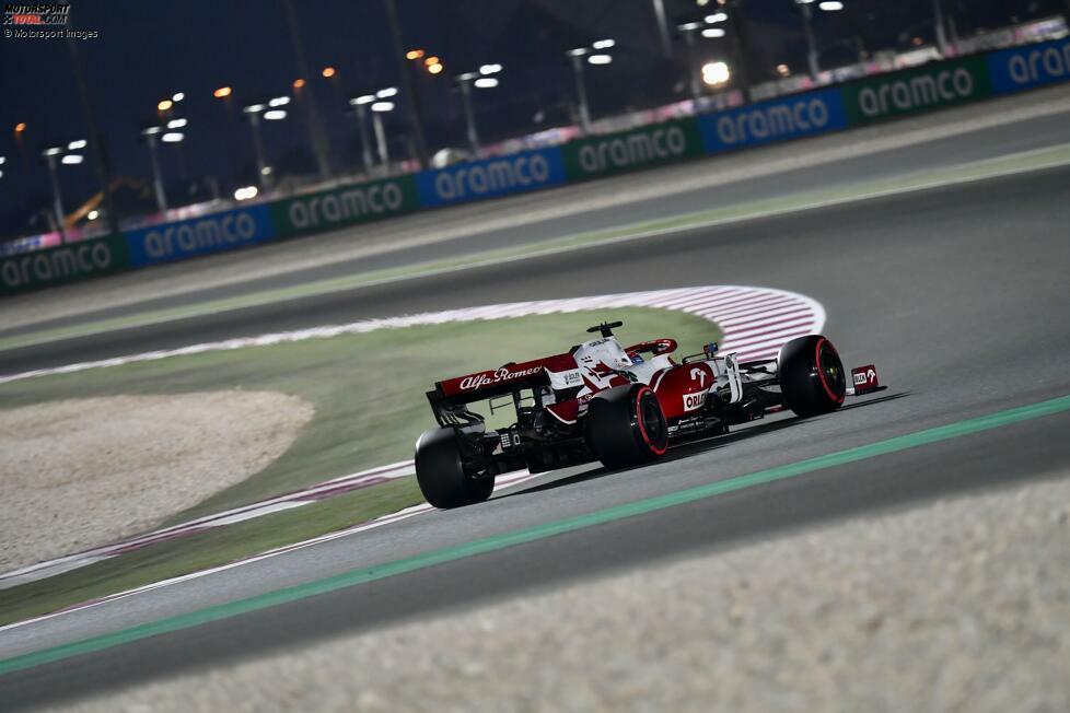 Kimi Räikkönen (3): In Qualifying und Rennen jetzt schon zum dritten Mal in Folge vor dem Teamkollegen. Pech für ihn, dass der Alfa Romeo zu seinem Formel-1-Abschied aber kein großes Feuerwerk mehr zulassen wird. P16 am Samstag und P14 am Sonntag sind wohl ungefähr das, was mit dem C41 in Katar möglich war.
