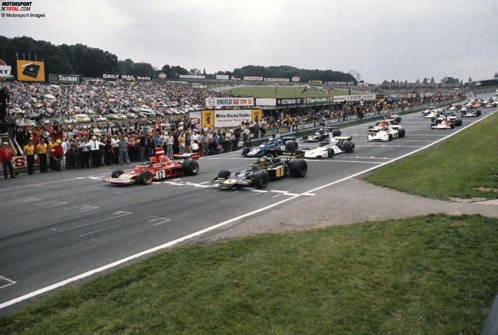 Brands Hatch 1974: Niki Lauda führte im Ferrari, bis er aufgrund eines Reifenschadens gegen Rennende noch einmal an die Box kam. Die Ausfahrt aus der Boxengasse wurde ihm jedoch verwehrt, weil die Offiziellen dachten, das Rennen sei bereits zu Ende. Sie irrten um eine Runde, Lauda wurde nach einem Ferrari-Protest als Fünfter gewertet.