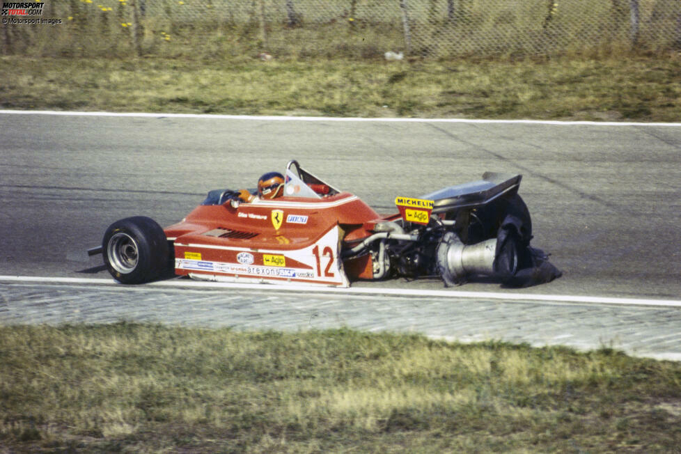 Zandvoort 1979: Nach zwei Drehern ging Gilles Villeneuve immer noch nicht vom Gas. Der wilde Kanadier raste nach einem Reifenschaden auf praktisch nur noch drei Rädern bei so hohem Tempo zurück an die Box, dass seine hintere Randaufhängung nicht mehr mitspielte - und er endgültig aufgeben musste.