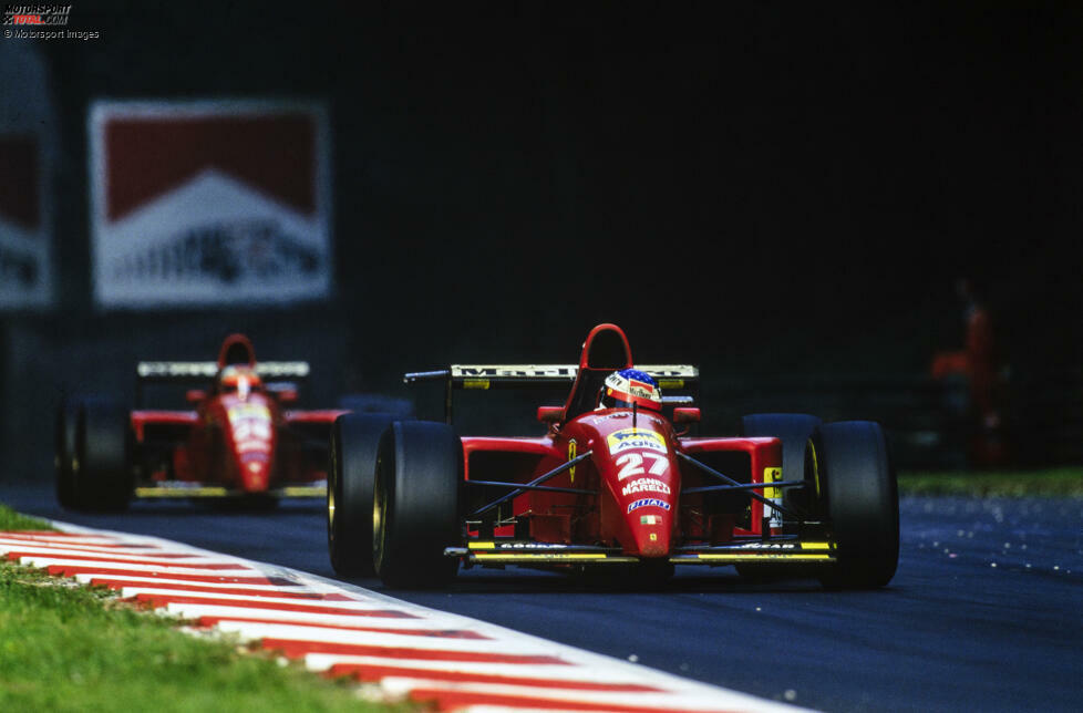 Monza 1995: Alles lief nach Plan für die Scuderia Ferrari im Königlichen Park vor den Tifosi. Jean Alesi führte das Rennen vor Teamkollege Gerhard Berger an. Doch dann das Drama: Die TV-Kamera brach vom Ferrari des Franzosen ab und krachte direkt in die Radaufhängung des hinter ihm fahrenden Österreichers - Ausfall.