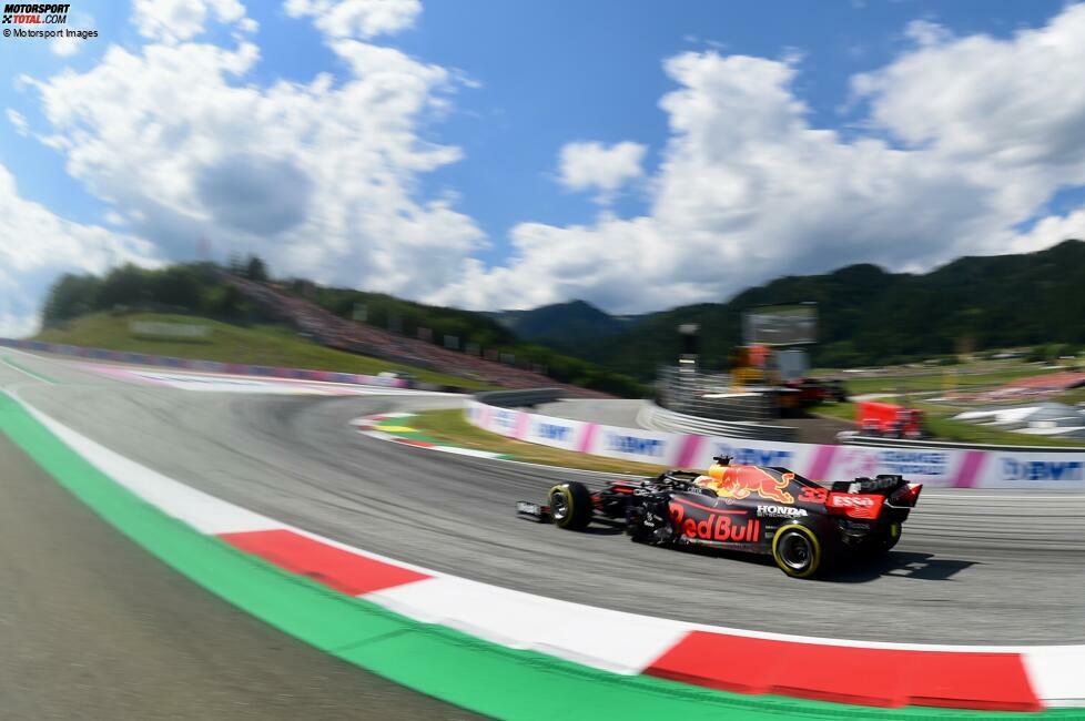 Auf dem Red-Bull-Ring schnappt sich Verstappen außerdem mal wieder einen Altersrekord: Seit dem Österreich-Grand-Prix ist der Red-Bull-Fahrer der jüngste Fahrer mit einem Grand-Slam (Pole, Sieg, schnellste Runde, jede Runde eines Rennens angeführt) auf seinem Konto. Verstappen ist da 23 Jahre und 277 Tage alt.