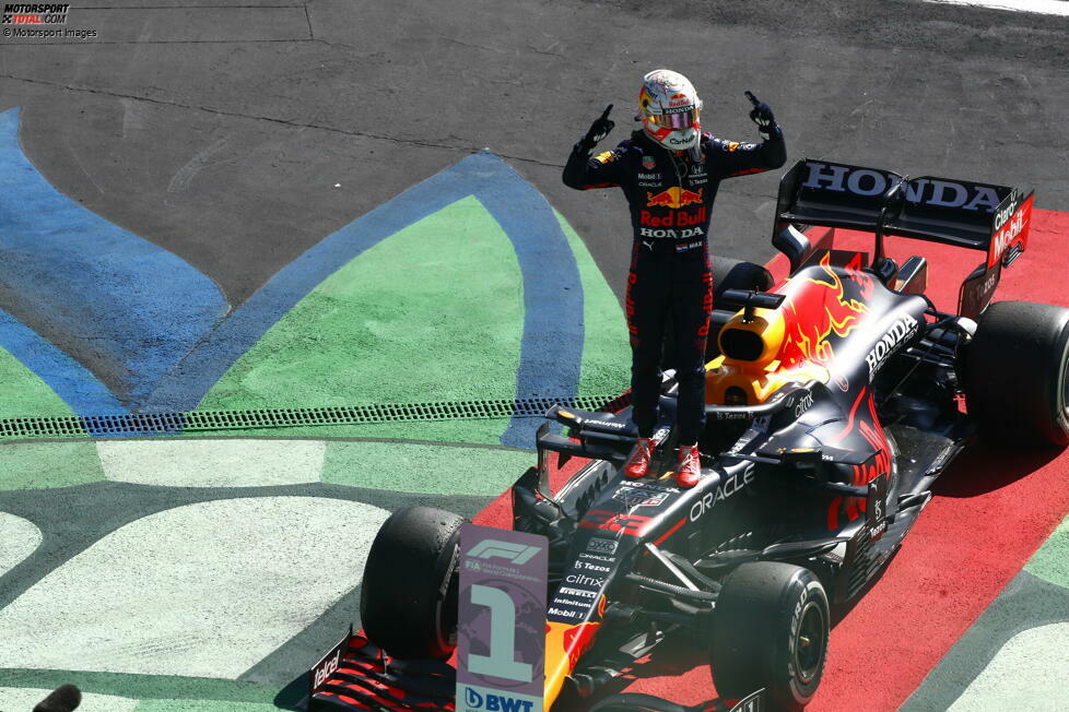 Mit 24 Jahren und 73 Tagen ist Verstappen der viertjüngste Weltmeister in der Geschichte der Formel 1. Knapp unterboten wird das nur von Sebastian Vettel (2010; 23 Jahre und 134 Tage), Lewis Hamilton (2008; 23 Jahre und 300 Tage) und Fernando Alonso (2005; 24 Jahre und 59 Tage).
