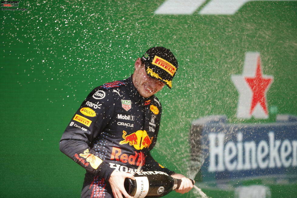 Max Verstappen hat es geschafft: Formel-1-Weltmeister 2021! Der Red-Bull-Pilot schlug in einer unvergesslichen Saison den siebenfachen Champion Lewis Hamilton und stellte dabei selbst einige bemerkenswerte Rekorde auf. Ein Überblick.