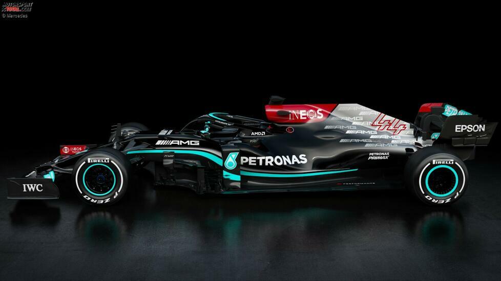 Wofür Mercedes seine Entwicklungstoken aufgewendet hat, das will das Team bisher nicht verraten. Ersten Eindrücken zufolge aber ist die Motorhaube rund um die Seitenkästen noch einmal schmaler geworden.