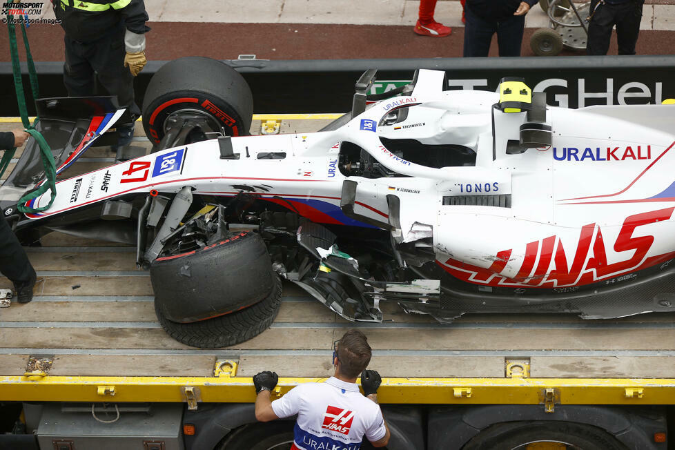 Mick Schumachers Formel-1-Premiere in Monaco steht unter keinem guten Stern: Gleich zwei Mal in drei Trainings landet er in den Leitplanken, aufgrund des zweiten Unfalls verpasst er sogar das Qualifying.