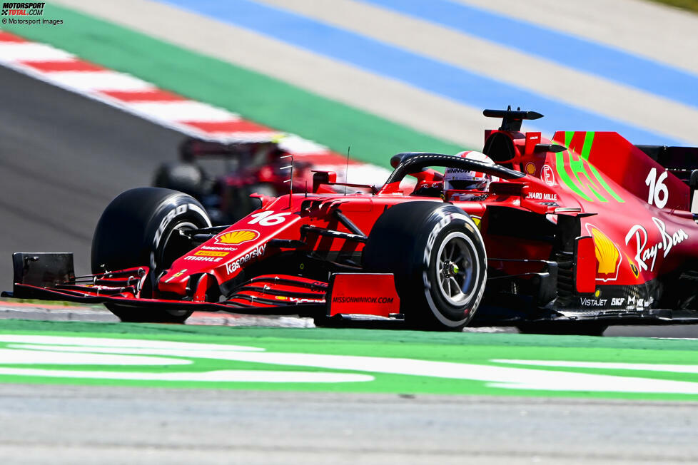 Charles Leclerc (3): Auch der zweite Ferrari-Pilot hat uns nicht komplett überzeugt. Gerettet hat sein Rennen wohl, dass er es in Q2 schaffte, sich auf den Mediums zu qualifizieren. Sonst hätte ihm das Sainz-Schicksal gedroht. Er selbst spricht ebenfalls von keinem guten Wochenende. Er wird uns wegen der 3 also sicher nicht böse sein.