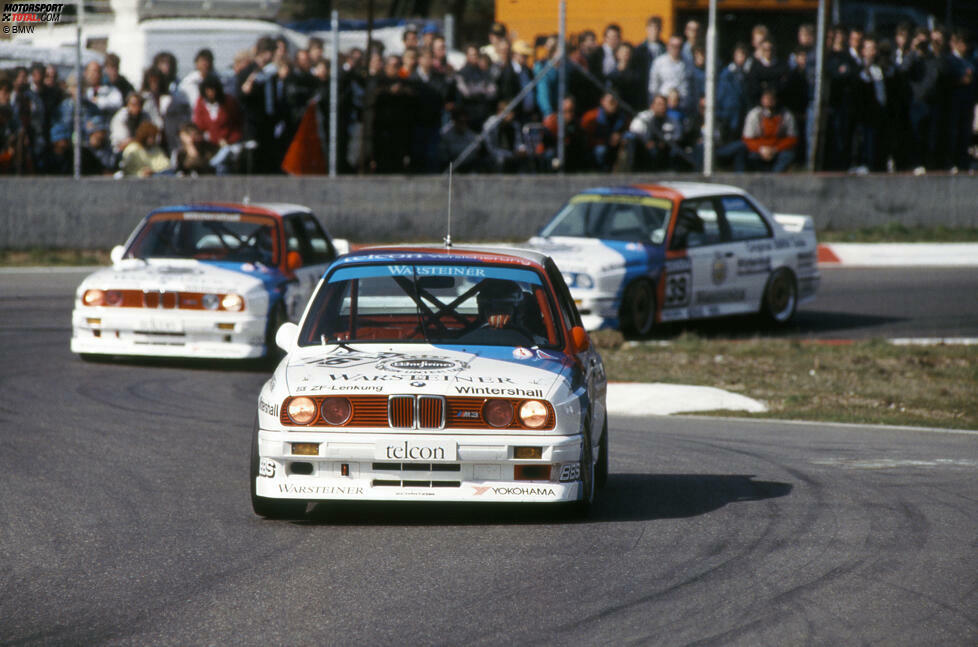 ... Überraschung sorgt 1990 auf dem Nürburgring Dallaras Formel-1-Pilot Emanuele Pirro. Der italienische Gaststarter  setzt sich bei der DTM-Premiere im Schnitzer-BMW ohne Zusatzgewicht gegen seine BMW-Kollegen Jacques Laffite und Armin Hahne durch und holt seinen einzigen Sieg. Ein Landsmann Pirros, ...