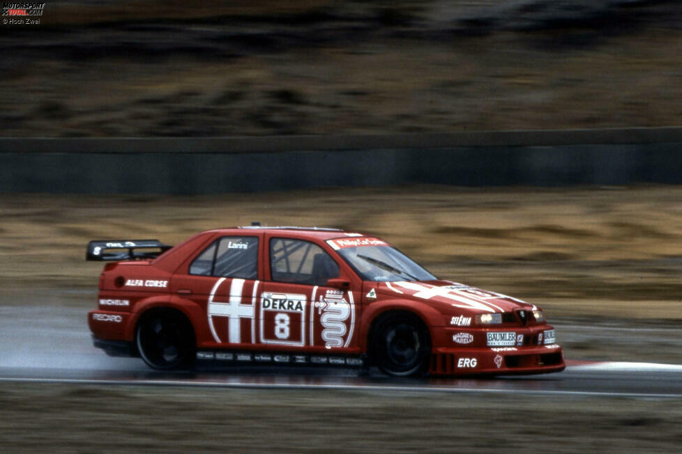 ... der ebenfalls in der Formel 1 am Start ist, schafft 1993 das Kunststück, gleich sein erstes DTM-Rennen zu gewinnen: Nicola Larini fährt beim Saisonauftakt in Zolder bei sintflutartigem Regen zum Sieg und lässt Alfa Romeo damit gleich bei der Premiere jubeln. Er gewinnt auch das zweite Rennen und wird Meister. Und auch ...