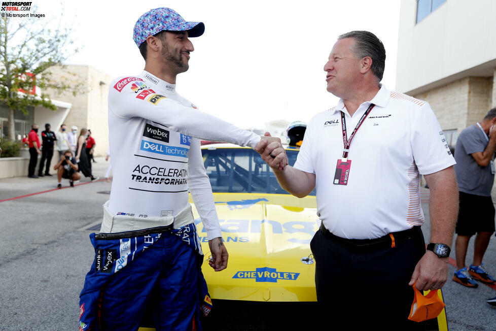 ... das hat ihm McLaren-Teamchef Zak Brown (rechts im Bild) als Belohnung versprochen, wenn Ricciardo im ersten Jahr bei McLaren auf das Podium fährt. Der Sieg in Monza besiegelt den Deal, und beim USA-Grand-Prix ist es soweit.