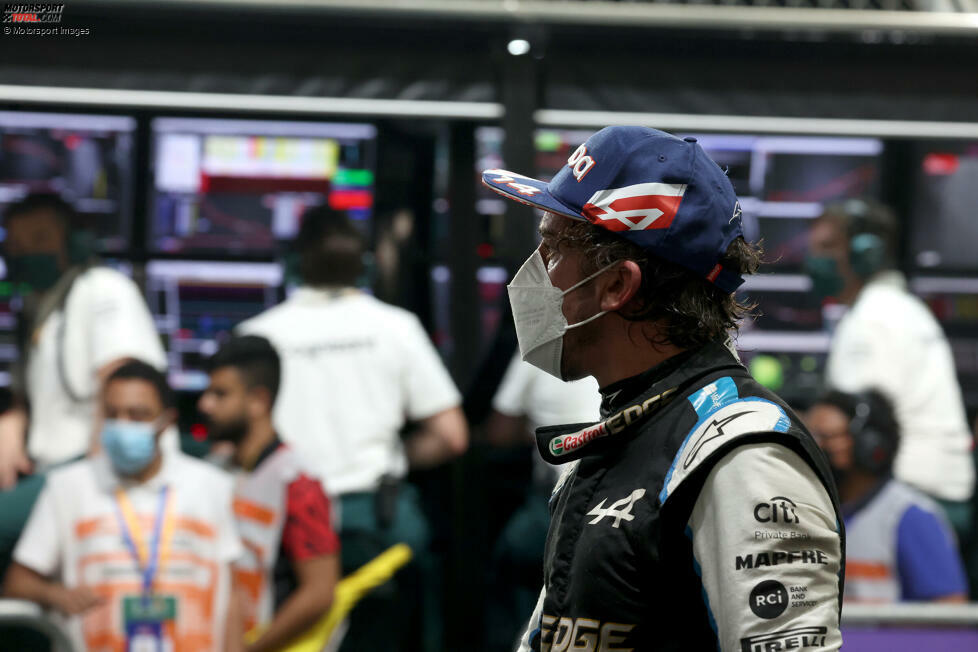 Fernando Alonso (4): In Katar noch einer der Helden, zwei Wochen später geht gar nichts mehr. Im Qualifying zu langsam, im Rennen auch, dazu mit einem Dreher aufgefallen. Hadert mit Pech durch rote Flaggen und Co. Aber auch ohne die Unterbrechungen wäre in Wahrheit nicht viel mehr als P13 möglich gewesen.