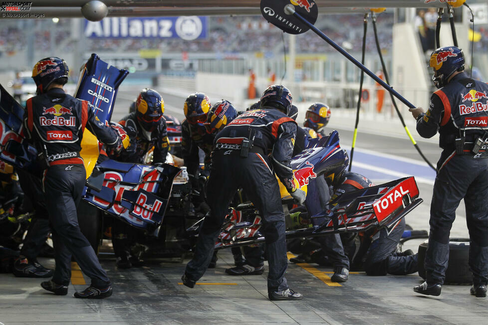 Vettels Aufholjagd wird gestoppt (Abu Dhabi 2012): Der Kurs in der Wüste ist nicht unbedingt für Spektakel bekannt. 2012 ist Sebastian Vettel allerdings zu einer Aufholjagd gezwungen, weil er nur aus der Boxengasse startet. Während einer Safety-Car-Phase kracht er dabei fast ins Heck von Daniel Ricciardo im Toro Rosso.