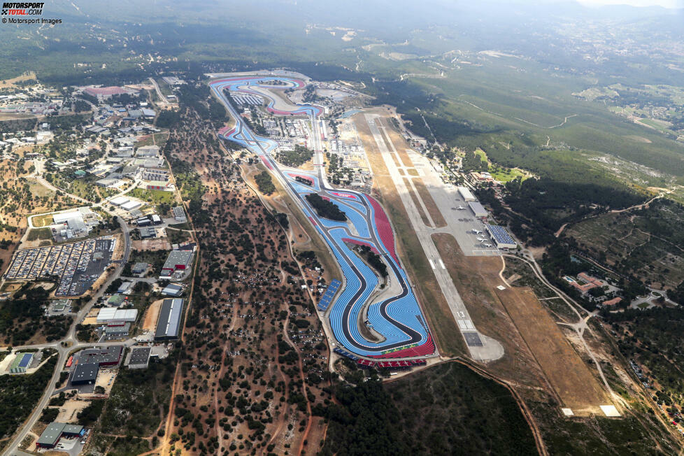 Le Castellet: Der Circuit Paul Ricard war zu seiner Einweihung 1970 eine moderne Anlage, befindet sich aber nicht mehr im Originalzustand: Die einst fast zwei Kilometer lange Mistral-Gerade hat eine (optionale) Schikane erhalten, der Kurs selbst bietet heute 167 Streckenvarianten, riesige Auslaufzonen aus Asphalt sowie Wassersprinkler!