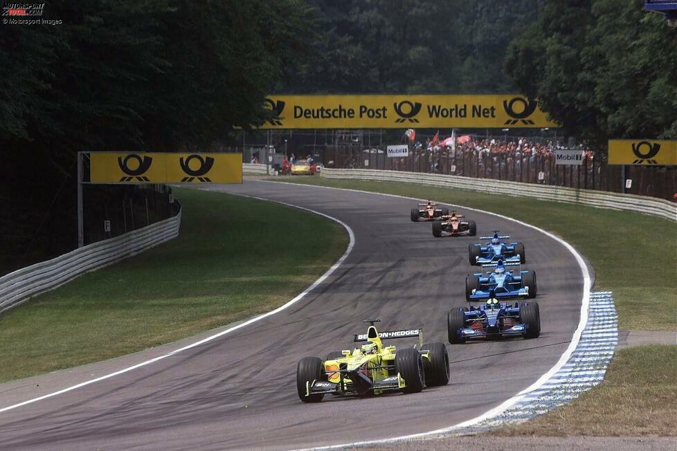 Hockenheim: Bis einschließlich 2001 schossen die Formel-1-Autos auf dem Hockenheimring die langen Waldgeraden entlang und pfiffen durch drei Schikanen, um dann wieder ins Motodrom zurückzukehren. Zur Saison 2002 wurde die Strecke von 6,8 auf 4,5 Kilometer verkürzt, die alten Geraden wurden renaturiert.
