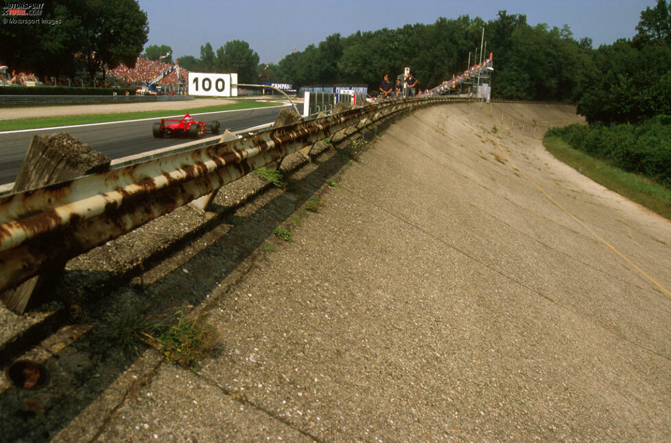 Monza: Der italienische Traditionskurs bot einst zwei Strecken in einer, nämlich ein Oval mit Steilkurven sowie das bekannte Layout mit einer Gesamtlänge von zehn Kilometern. Anfangs gab es keine Schikanen, die folgten erst nach und nach. Das Oval wurde schließlich komplett aufgegeben, steht aber noch immer.