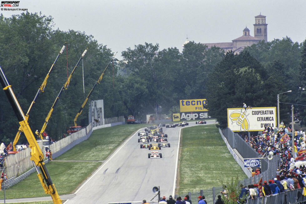 Imola: Bekannt sind beim Autodromo Enzo e Dino Ferrari vor allem die Änderungen nach den tödlichen Formel-1-Unfällen von Senna und Ratzenberger 1994. Doch davor und danach ist in Imola ebenfalls einiges verändert worden: Einst hatte die Strecke gar keine Schikanen, nach dem jüngsten Umbau 2008 gibt es wieder mehr Vollgas-Anteil.