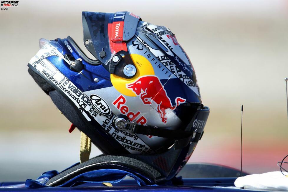 Während seiner Red-Bull-Zeit war Sebastian Vettel stets mit einem Helmdesign unterwegs gewesen, das rund um das Red-Bull-Logo aufgebaut war.