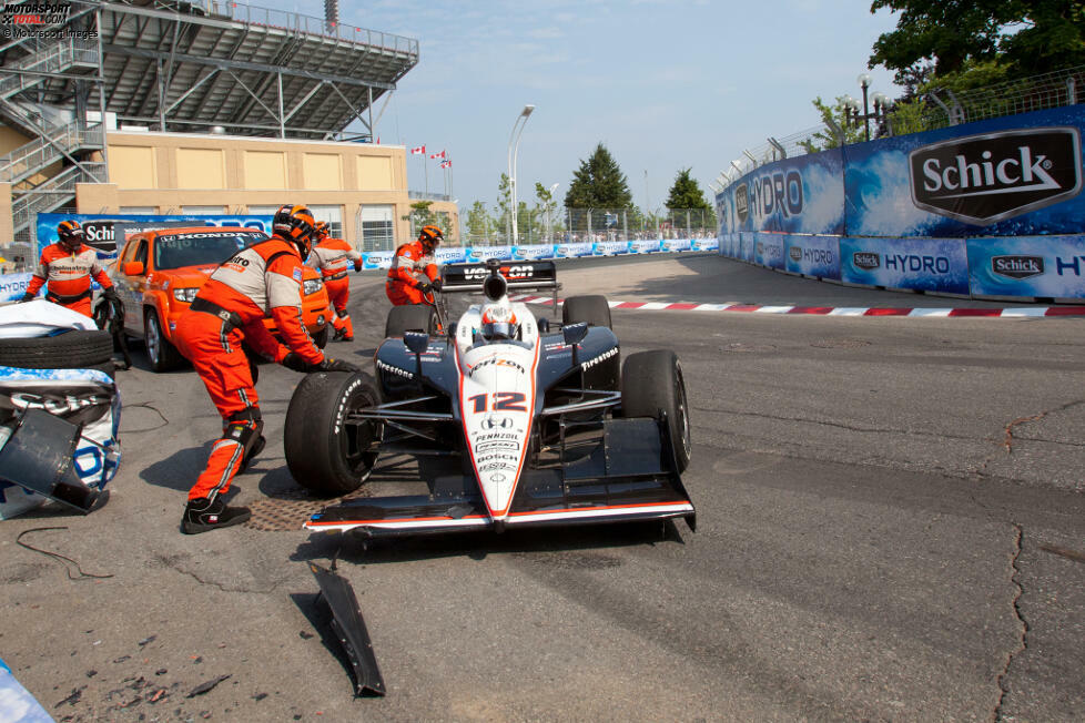 ... kämpfen im Zuge unterschiedlicher Strategien im Feld um P5, als Power in der Haarnadel (Kurve 3) von Franchitti in einen Dreher geschickt wird. Während der Ganassi-Pilot trotzdem - oder deswegen - zum Sieg fährt, rutscht Power ins Mittelfeld ab. Dort wird er keine zehn Runden später von Schmidt-Pilot Alex Tagliani abgeräumt - Ausfall.