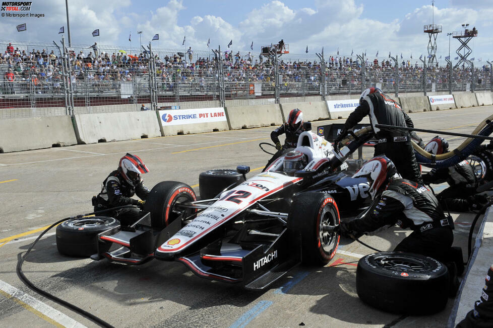 ... der pneumatische Wagenheber nicht einwandfrei funktioniert, gehen wertvolle Sekunden verloren. Power fällt weit zurück und beendet das Rennen nur auf P12. Scott Dixon siegt und ist am Saisonende Champion. Power gewinnt noch die letzten zwei Rennen (Houston 2 und Fontana), wird aber nach zuvor drei Vizetiteln nur Vierter.