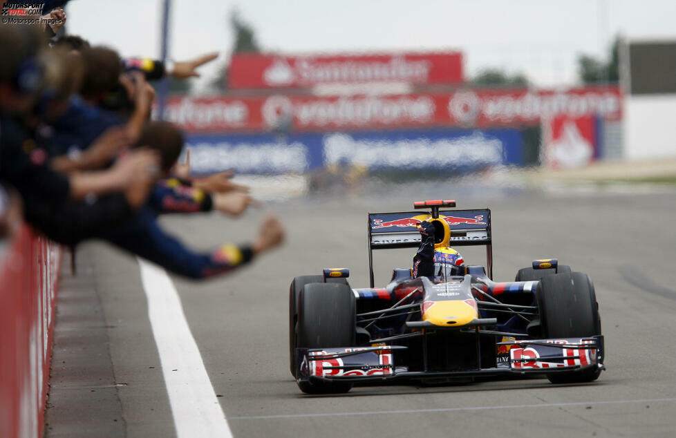 Der Grand Prix von Deutschland auf dem Nürburgring 2009 war der 130. Start von Mark Webber. Trotz Durchfahrtsstrafe eroberte der Red-Bull-Pilot seinen ersten Sieg. Es sollten noch acht weitere folgen.