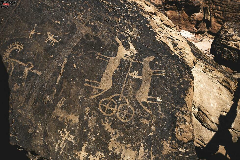 Eine Stunde nordwestlich von Ha'il sind Schnitzereien auf dem Jubbah-Felsen zu finden. Auch sie sind UNESCO Weltkulturerbe.