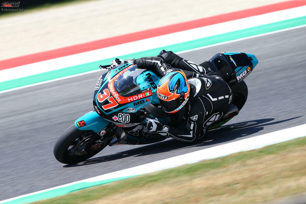 Augusto Fernandez' Karriere in der Motorrad-WM beginnt mitten in der Moto2-Saison 2017. In Mugello pilotiert er erstmals eine Speed Up. Er ist Nachfolger von Axel Bassani, der das Team nach nur vier Rennen verlassen hat. Auch Fernandez gelingen mit der Speed Up keine Wunderdinge. In 13 Rennen holt er sechs Punkte.