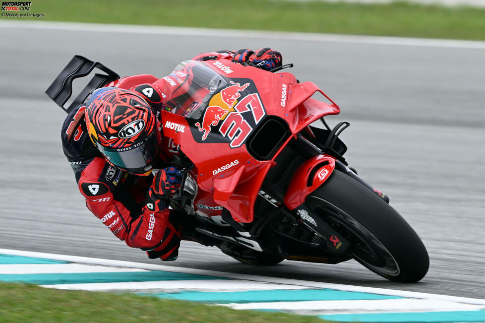... im November in Sepang, wo er P10 belegt. Zu diesem Zeitpunkt steht längst fest, dass es für Fernandez im KTM-Lager keine Zukunft gibt. Das Tech3-Team setzt für 2025 auf Enea Bastianini und Maverick Vinales. Pedro Acosta wechselt ins KTM-Werksteam, Fernandez selber wird Yamaha-Testfahrer.