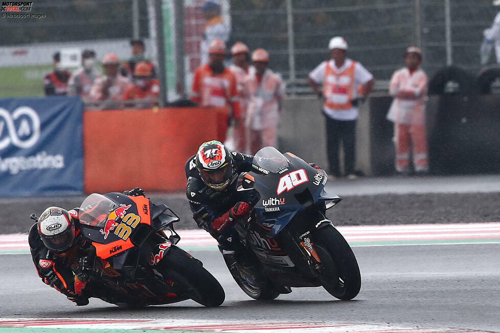 Darryn Binders bestes MotoGP-Ergebnis kommt gleich bei seinem zweiten Start. Beim Regenrennen in Mandalika duelliert sich unter anderem mit Bruder Brad Binder (KTM) und fährt als Zehnter das einzige Mal im Saisonverlauf in die Top 10.