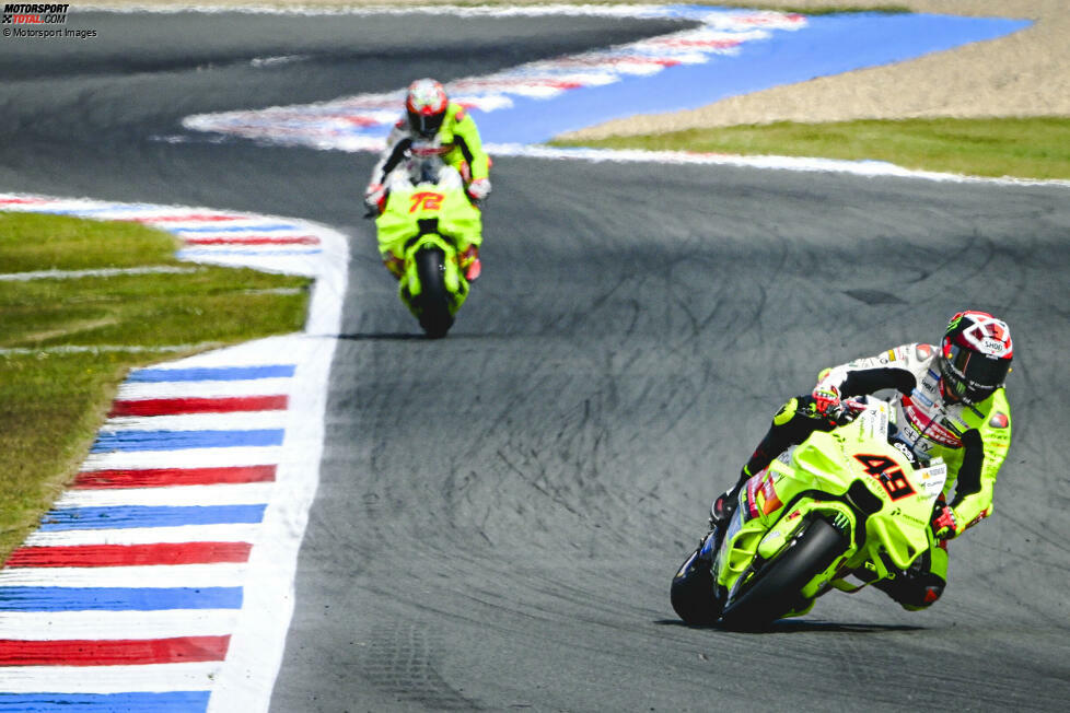 Di Giannantonio kommt in seinen ersten acht Grands Prix im VR46-Team immer in den Top 10 ins Ziel, ab Mai gelingen ihm erste Top-5-Ergebnisse. Im Team übernimmt er das Zepter von Marco Bezzecchi, der sich in seinem letzten VR46-Jahr überraschend schwertut.