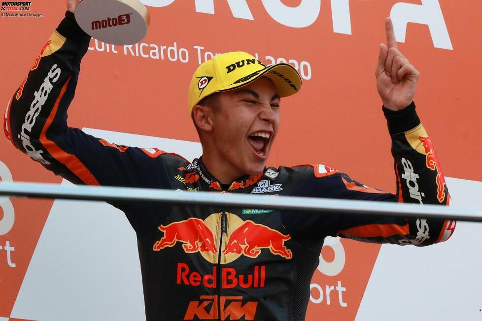 In Valencia, wo er vier Jahre zuvor debütiert hatte, gelingt Raul Fernandez im November 2020 sein erster Moto3-Sieg. Insgesamt fährt er bei den letzten fünf Saisonrennen viermal auf das Podium, davon zweimal als Sieger. Mit diesem starken Endspurt schließt er die Saison als Vierter der Gesamtwertung ab.