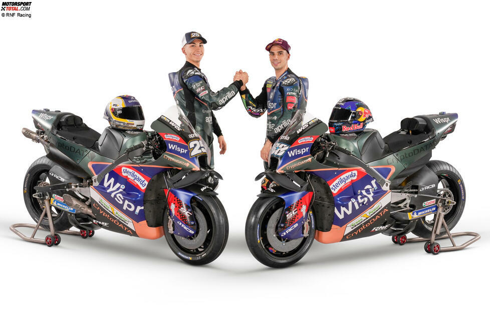 Raul Fernandez wechselt ins Aprilia-Lager. Im neuen Aprilia-Satellitenteam RNF bestreitet er die MotoGP-Saison 2023 als Teamkollege von Miguel Oliveira - einem weiteren Fahrer, dessen KTM-Vertrag nicht über 2022 hinaus verlängert wurde.