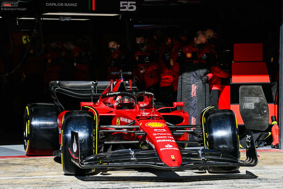 ... wird diese Leistung nur von beiden Ferrari-Fahrern zusammen: Charles Leclerc und Carlos Sainz kommen am zweiten Testtag auf gemeinsam 150 Runden. Entspricht 700 Kilometern in Barcelona.