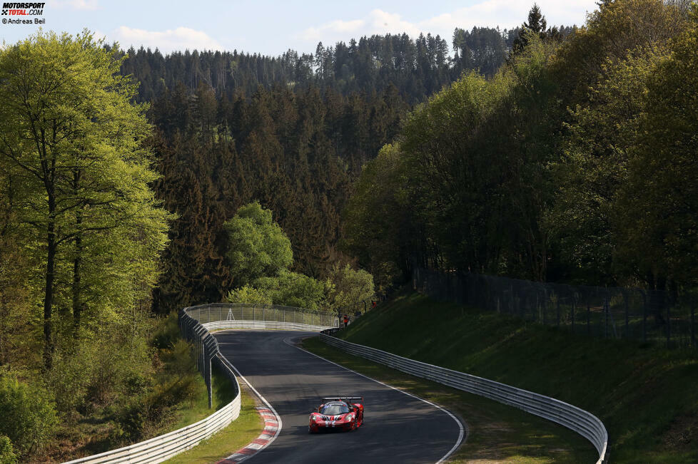 Glickenhaus-SCG004c #706 (Mutsch/Laser/Mailleux/Westbrook) - Der Gickenhaus steht kurz vor seiner GT3-Homologation und sollte im finalen Trimm sein. Die Mannschaft fährt aber schlichtweg zu wenige Rennen auf der Nordschleife, um wirklich für den Sieg in Frage zu kommen. 2 Sterne