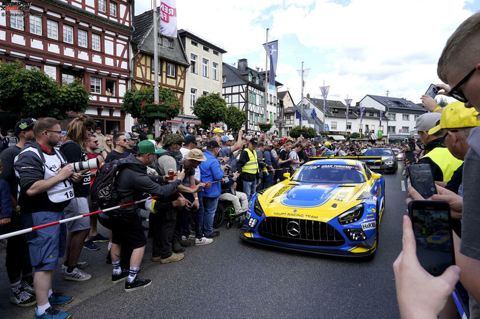 #6: Hubert Haupt/Marvin Dienst/Nico Bastian/Gabriele Piana - Mercedes-AMG GT3 - HRT